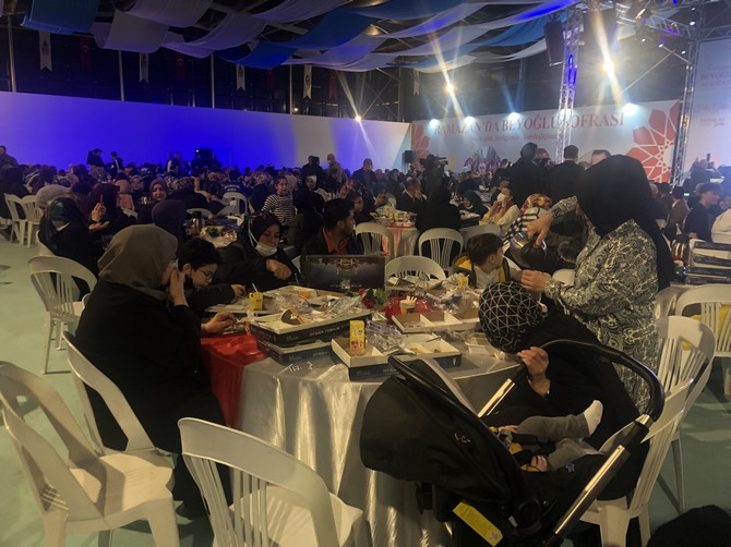 rizeliler-beyoglunda-iftar-programinda-bulustu-3.jpg