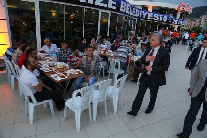 rizeliler-ilk-iftarda-cadirda-bulustu-(7).jpg