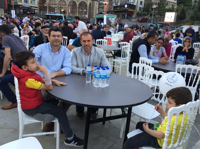 rizeliler-tumsiad’in-‘acik-hava-sofrasi’-iftarinda-bulustu-(13).jpg