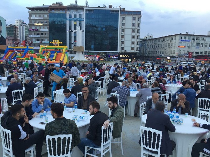 rizeliler-tumsiad’in-‘acik-hava-sofrasi’-iftarinda-bulustu-(17).jpg