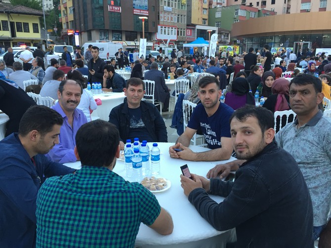 rizeliler-tumsiad’in-‘acik-hava-sofrasi’-iftarinda-bulustu-(19).jpg