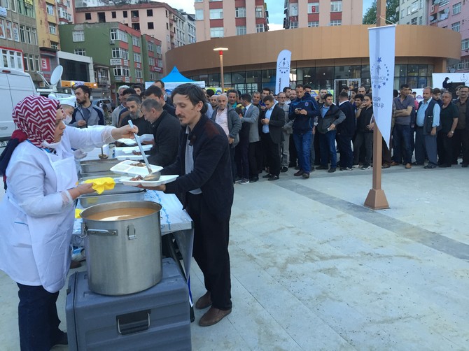 rizeliler-tumsiad’in-‘acik-hava-sofrasi’-iftarinda-bulustu-(22).jpg