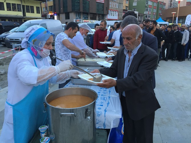 rizeliler-tumsiad’in-‘acik-hava-sofrasi’-iftarinda-bulustu-(23).jpg