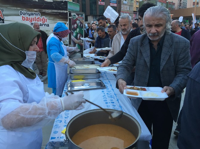 rizeliler-tumsiad’in-‘acik-hava-sofrasi’-iftarinda-bulustu-(25).jpg