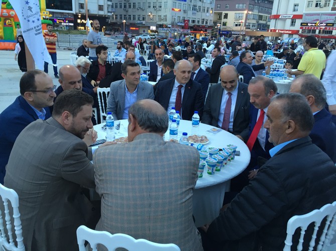 rizeliler-tumsiad’in-‘acik-hava-sofrasi’-iftarinda-bulustu-(33).jpg