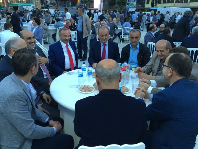 rizeliler-tumsiad’in-‘acik-hava-sofrasi’-iftarinda-bulustu-(34).jpg