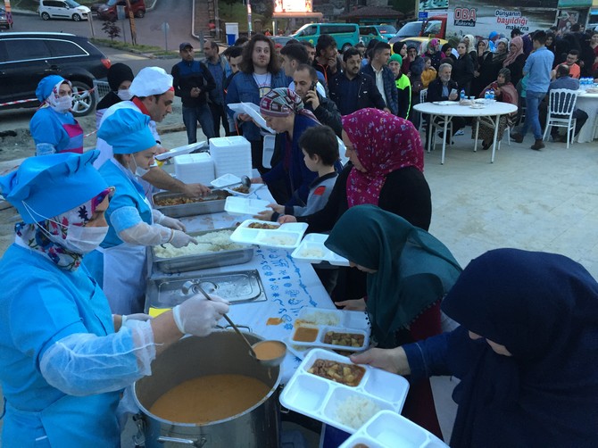 rizeliler-tumsiad’in-‘acik-hava-sofrasi’-iftarinda-bulustu-(38).jpg