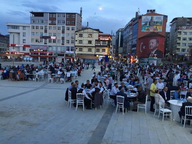 rizeliler-tumsiad’in-‘acik-hava-sofrasi’-iftarinda-bulustu-(41).jpg