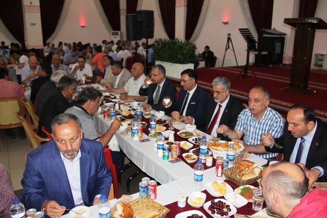rizeliler-ve-igdirlilar-iftarda-bulustu-(5).jpg