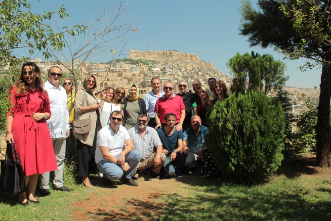 rizem-kultur-ve-turizm-dernegi-tarafindan-hazirlanan-dogu-karadeniz-ve-guneydogu-anadolu-kultur-ve-turizm-koprusu-projesi-kapsaminda-dernek-uyeleri,-gaziantep,-sanliurfa-ve-mardin-illerine-ziyarette-bulundu-(11).jpg