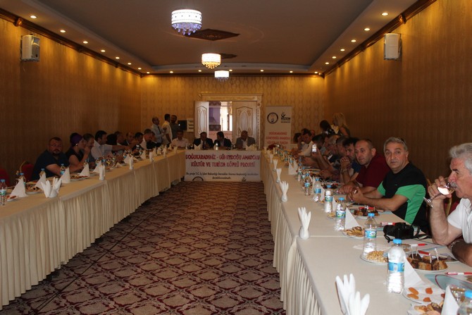 rizem-kultur-ve-turizm-dernegi-tarafindan-hazirlanan-dogu-karadeniz-ve-guneydogu-anadolu-kultur-ve-turizm-koprusu-projesi-kapsaminda-dernek-uyeleri,-gaziantep,-sanliurfa-ve-mardin-illerine-ziyarette-bulundu-(9).jpg