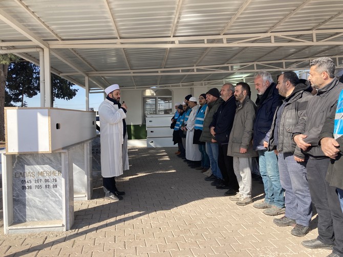 rizemuftulugu-depremden-etkilenen-osmaniyede-gonullere-dokunuyor-20.jpg
