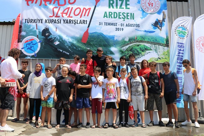 rizenin-ardesen-ilcesinde-duzenlenen-akarsu-slalom turkiye-kupasi-yarislari-sona-erdi-(2).jpg