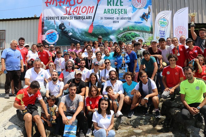 rizenin-ardesen-ilcesinde-duzenlenen-akarsu-slalom turkiye-kupasi-yarislari-sona-erdi-(3).jpg