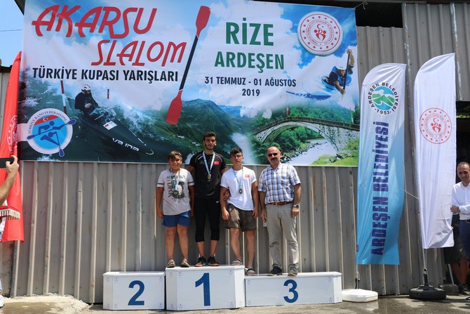 rizenin-ardesen-ilcesinde-duzenlenen-akarsu-slalom turkiye-kupasi-yarislari-sona-erdi-(4).jpg