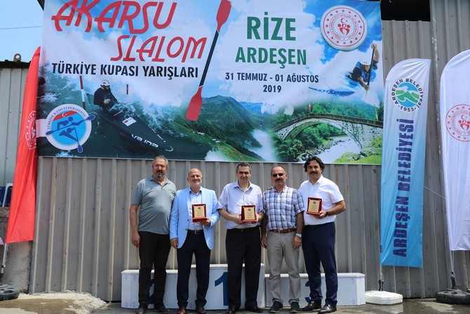 rizenin-ardesen-ilcesinde-duzenlenen-akarsu-slalom turkiye-kupasi-yarislari-sona-erdi-(5).jpg