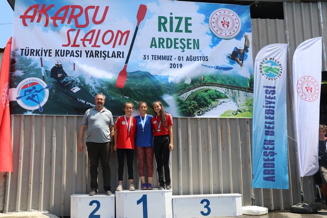 rizenin-ardesen-ilcesinde-duzenlenen-akarsu-slalom turkiye-kupasi-yarislari-sona-erdi-(6).jpg