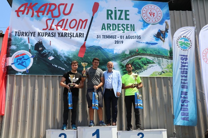 rizenin-ardesen-ilcesinde-duzenlenen-akarsu-slalom-turkiye-kupasi-yarislari-sona-erdi-(3).jpg