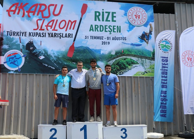 rizenin-ardesen-ilcesinde-duzenlenen-akarsu-slalom-turkiye-kupasi-yarislari-sona-erdi-(4).jpg
