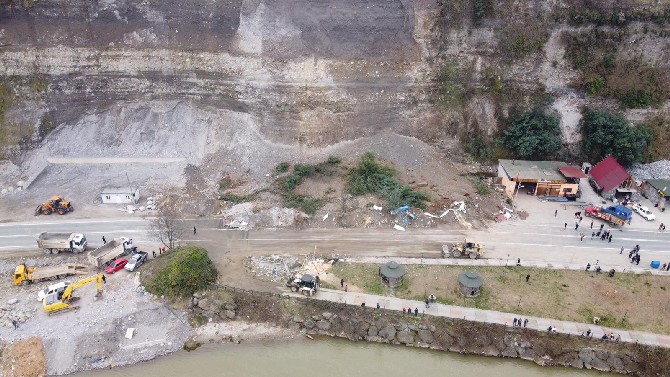 rizenin-ardesen-ilcesindeki-heyelan-bolgesi-havadan-goruntulendi-4.jpg