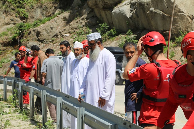 rizenin-camlihemsin-ilcesinde-fotograf-cektirirken-ayagi-kayarak-dereye-dusen-ve-bir-daha-kendisinden-haber-alinamayan-ummanli-turisti-arama-calismalarina-ucuncu-gununde-de-devam-ediyor-4.jpg