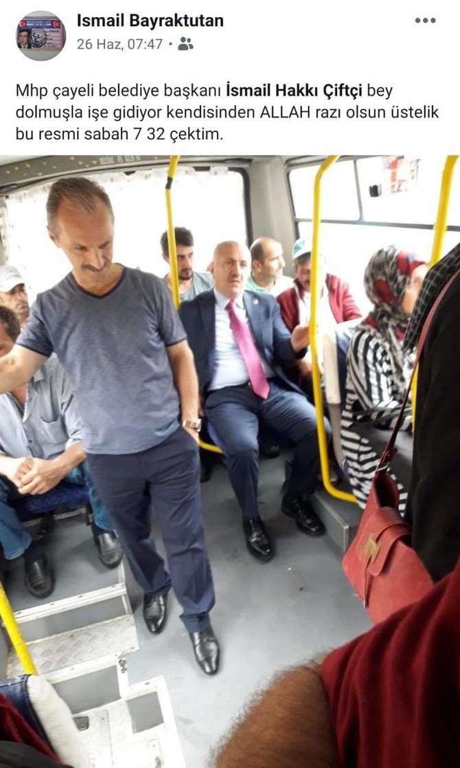 rizenin-cayeli-belediye-baskani-ismail-hakki-ciftcinin-belediyeye-giderken-minibuste-cekilen-fotografi-sosyal-medyayi-salladi-(4).jpg
