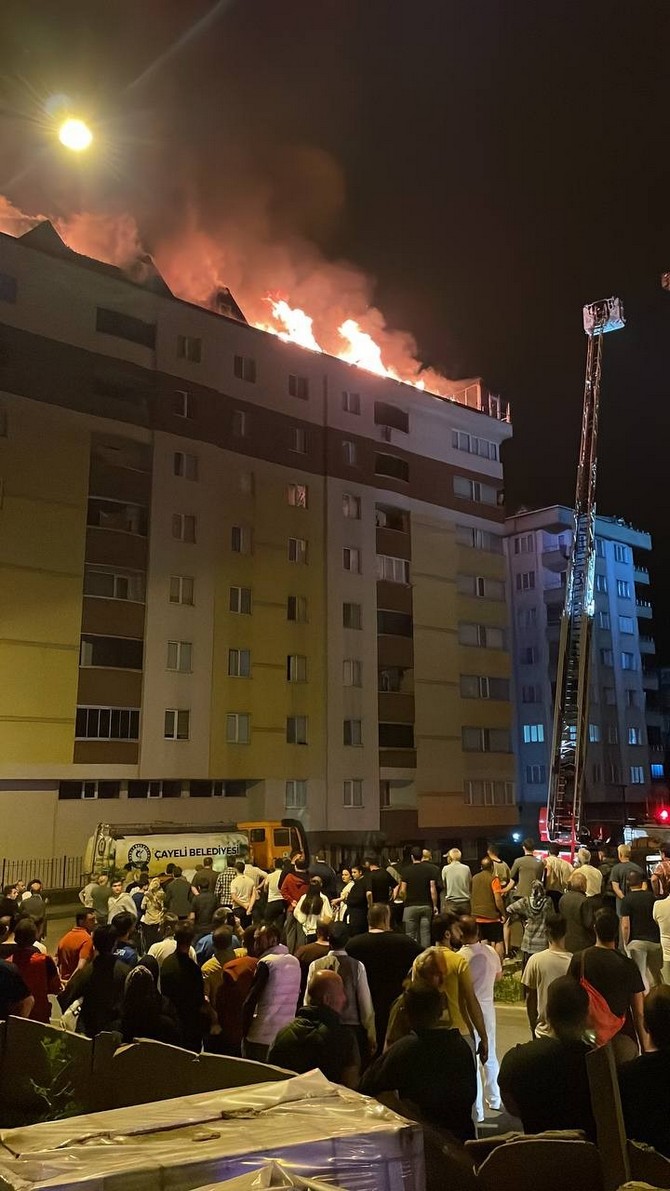 rizenin-cayeli-ilcesinde-8-katli-apartmanin-cati-katinda-yangin-cikti-cayeli-belediyesinin-merdivenli-yangin-araci-bulunmadigindan-yangina-yarim-saat-sonra-mudahale-edilebildi-12.jpg