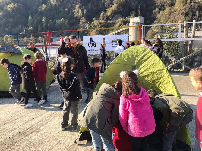 rizenin-cayeli-ilcesinde-dagcilar-ogrencilere-kamp-egitimi-verdi-3.jpg