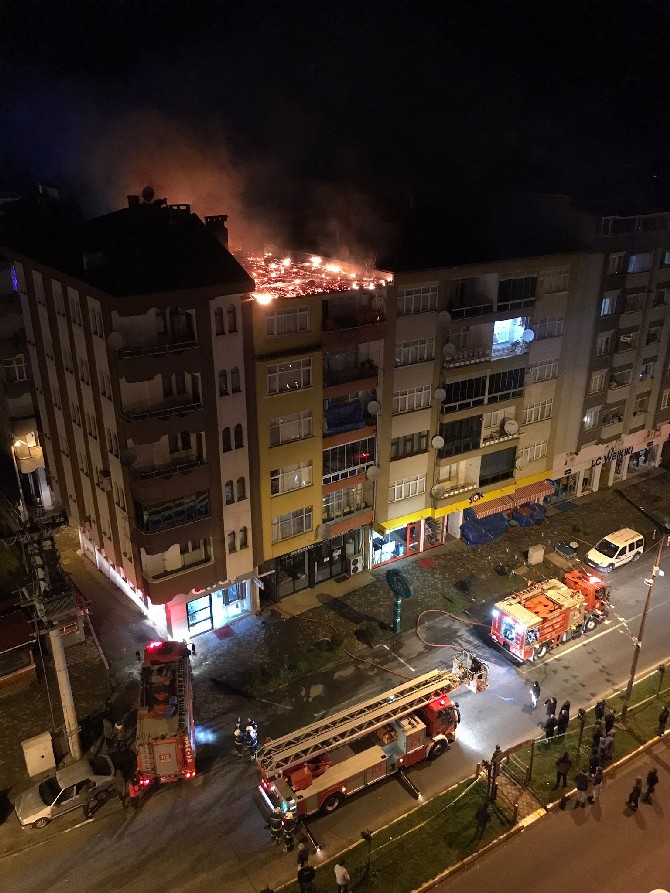 rizenin-cayeli-ilcesinde-dun-gece-cikan-yangin-korku-dolu-anlarin-yasanmasina-neden-oldu-1.jpg