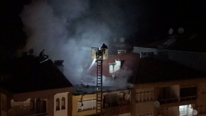 rizenin-cayeli-ilcesinde-dun-gece-cikan-yangin-korku-dolu-anlarin-yasanmasina-neden-oldu-3.jpg