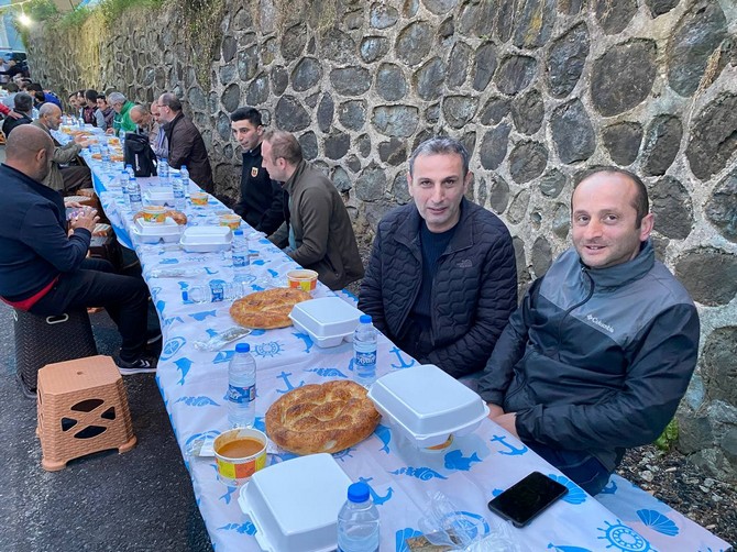 rizenin-derepazari-ilcesinde-cakmakcilar-koyu-kultur-dayanisma-ve-yardimlasma-dernegi-5-geleneksel-iftar-programinda-bir-araya-geldi-14.jpg
