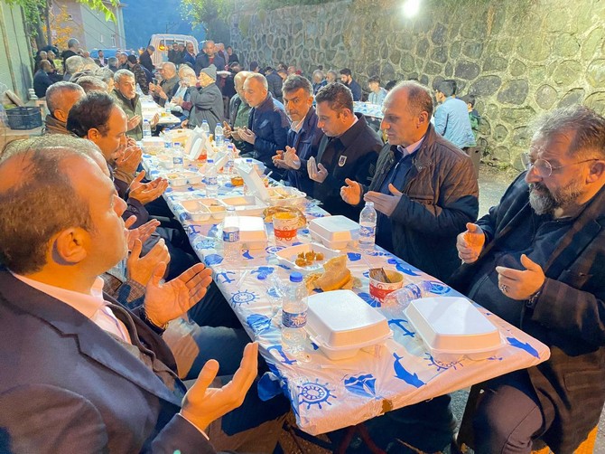 rizenin-derepazari-ilcesinde-cakmakcilar-koyu-kultur-dayanisma-ve-yardimlasma-dernegi-5-geleneksel-iftar-programinda-bir-araya-geldi-20.jpg