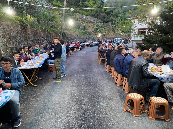 rizenin-derepazari-ilcesinde-cakmakcilar-koyu-kultur-dayanisma-ve-yardimlasma-dernegi-5-geleneksel-iftar-programinda-bir-araya-geldi-3.jpg