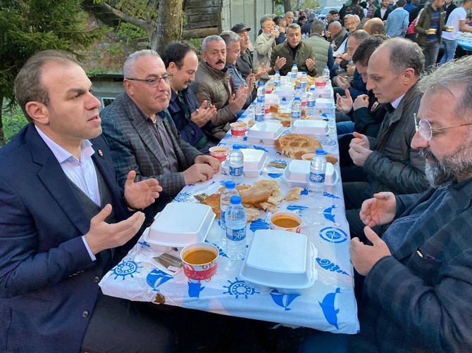 rizenin-derepazari-ilcesinde-cakmakcilar-koyu-kultur-dayanisma-ve-yardimlasma-dernegi-5-geleneksel-iftar-programinda-bir-araya-geldi-5-001.jpg