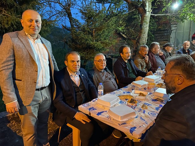 rizenin-derepazari-ilcesinde-cakmakcilar-koyu-kultur-dayanisma-ve-yardimlasma-dernegi-5-geleneksel-iftar-programinda-bir-araya-geldi-6.jpg