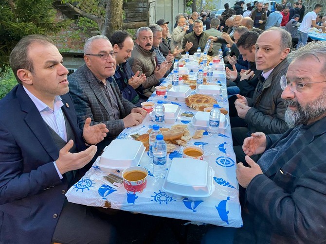 rizenin-derepazari-ilcesinde-cakmakcilar-koyu-kultur-dayanisma-ve-yardimlasma-dernegi-5-geleneksel-iftar-programinda-bir-araya-geldi.jpg
