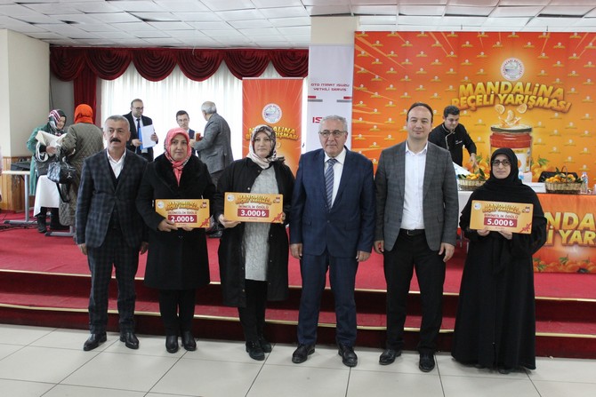 rizenin-derepazari-ilcesinde-derepazari-belediyesi-tarafindan-duzenlenen-mandalina-receli-yarismasi-ile-en-iyi-mandalina-receli-yapan-ureticiler-belirlendi-3.jpg