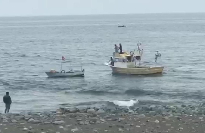 rizenin-findikli-ilcesinde-denizde-kaybolan-afgan-uyruklu-genc-icin-arama-calismasi-baslatildi-3.jpg
