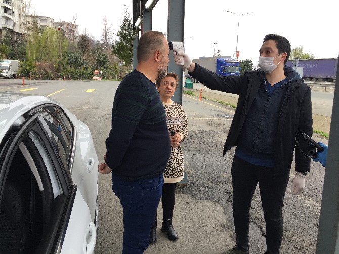 rizenin-giris-noktalarinda-koronaviruse-karsi-saglik-taramasi-suruyor-(10).jpg