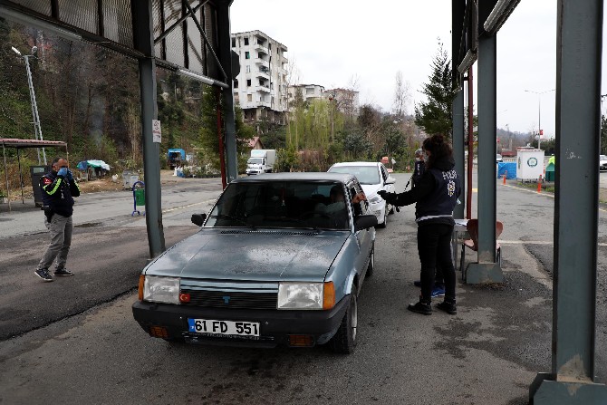 rizenin-giris-noktalarinda-koronaviruse-karsi-saglik-taramasi-suruyor-(4).jpg