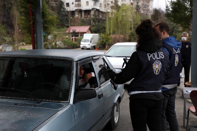 rizenin-giris-noktalarinda-koronaviruse-karsi-saglik-taramasi-suruyor-(5).jpg