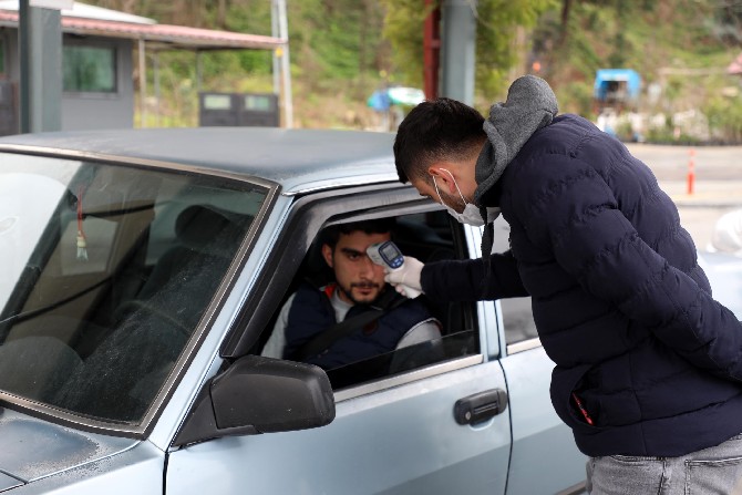 rizenin-giris-noktalarinda-koronaviruse-karsi-saglik-taramasi-suruyor-(6).jpg