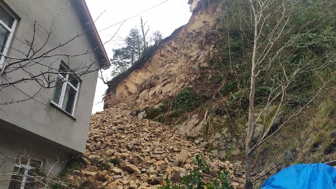 rizenin-ikizdere-ilcesinde-heyelan-(2).jpg