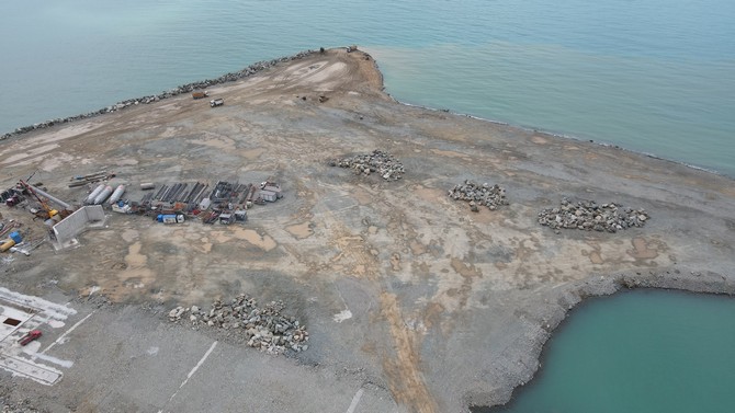 rizenin-iyidere-ilcesinde-deniz-dolgusu-uzerinde-yapimina-baslanan-lojistik-merkezi-kenti-cazibe-merkezi-haline-getirecek-3.jpg
