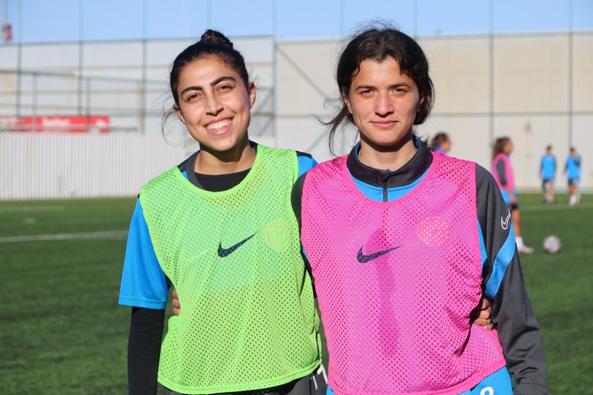 rizenin-kadin-futbolculari-ve-teknik-direktoru-hedefe-kilitlendi-3.jpg