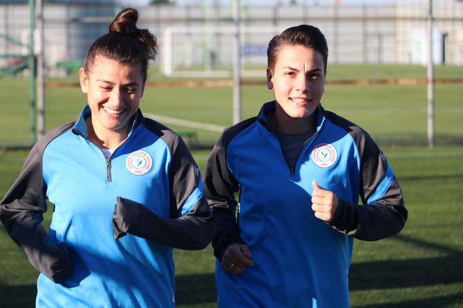 rizenin-kadin-futbolculari-ve-teknik-direktoru-hedefe-kilitlendi-5.jpg