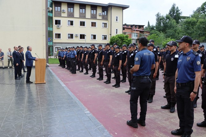 rizenin-kalkandere-ilcesinde-bulunan-rize-polis-meslek-egitim-merkezinde-mezuniyet-toreni-duzenlendi-4-002.jpg