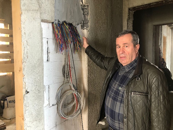 rizenin-pazar-ilcesinde-pazar-ticaret-ve-sanayi-odasi-baskani-neset-cakir-evinin-insaatindan-100-bin-tl-degerindeki-kablolari-kesip-kacan-hirsizlari-goren-ve-ihbar-edenlere-20-bin-lira-odul-verecegini-aci-1.jpg