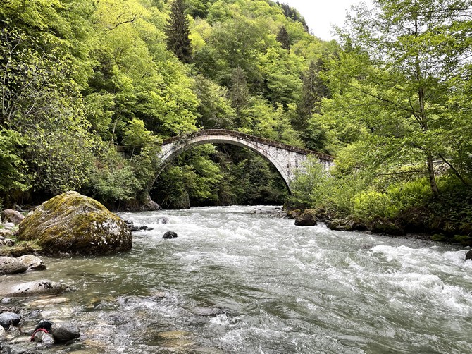 rizenin-tarihi-kemer-kopruleri-artik-turizme-hizmet-ediyor-5.jpg