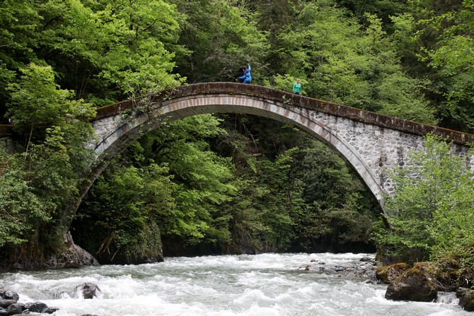 rizenin-tarihi-kemer-kopruleri-artik-turizme-hizmet-ediyor-7.jpg